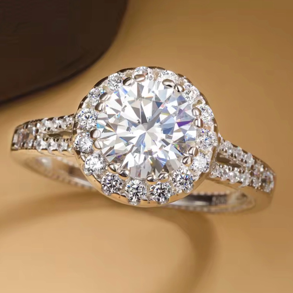 Elegant Silver Moissanite Ring 925 sterling silver plated - Picture 4 of 9